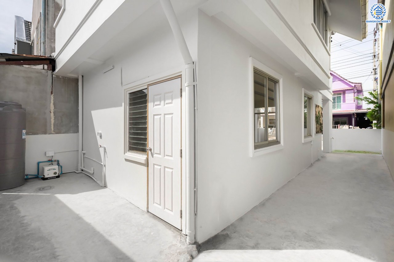 บ้านมือสองตกแต่งใหม่ โครงการ มณฑล4 บางใหญ่ เนื้อที่ 28.4 ตร.ว. ฟังก์ชัน 3 ห้องนอน 2 ห้องน้ำ จอดรถได้ 2 คัน รองรับทุกกิจกรรม บนทำเลเชื่อมต่อหลายเส้นทาง อาทิ ถนนแก้วอินทร์, ถนนกาญจนาภิเษก, ถนนรัตนาธิเบศร์ ใกล้รถไฟฟ้าสายสีม่วง "สถานีตลาดบางใหญ่" และจุดขึ้นทางด่วน "กาญจนาภิเษก"